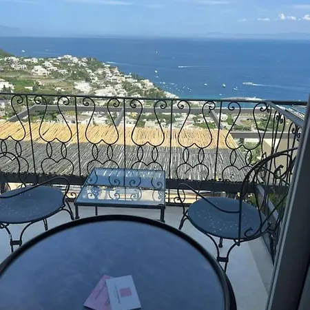 Con Vista Capri